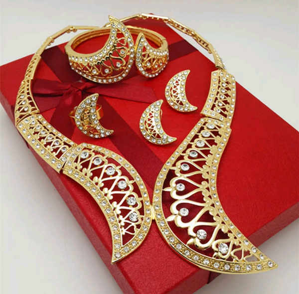 Gold fashion jewelry set