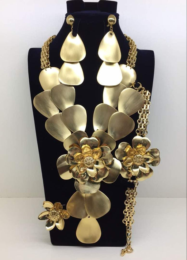 Oleku  ladies jewelry set - Ladybee Swiss Lace